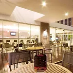 曼谷沙吞宜必思酒店 